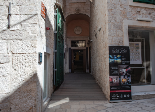 Na Šibenskim glazbenim večerima nastupa gitarist Mislav Režić