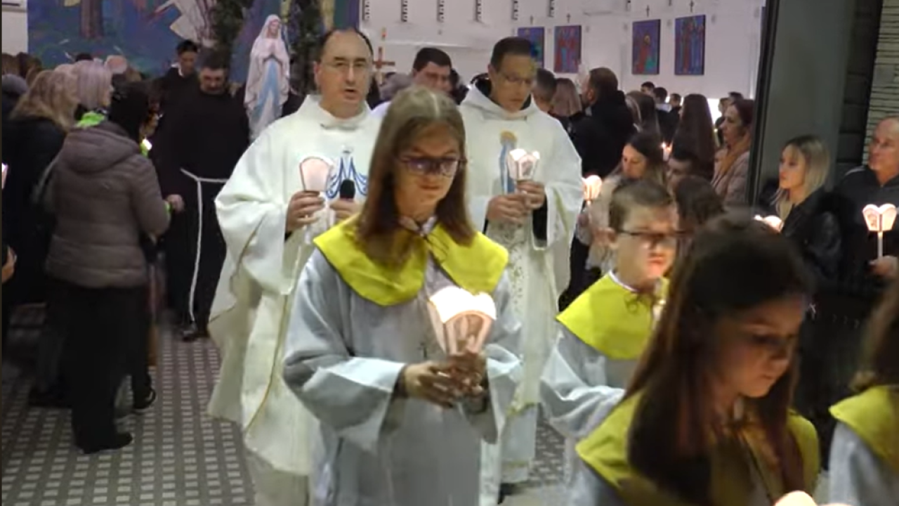 Gospa Lurdska proslavljena na Šubićevcu, Gospin kip nosili novaci s Visovca