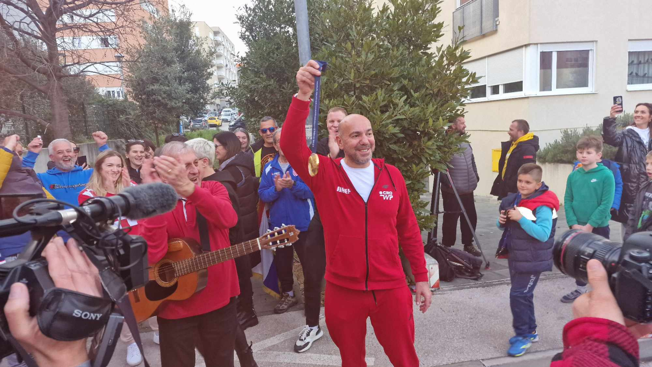 Ivica Tucak ostao bez teksta: Susjedi na Šubićevcu pripremili mu doček kojem se nije nadao, ali se oduševio