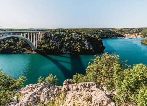 Zbog sanacije pokosa tjedan dana kroz jutro zatvoren istočni ulaz u Skradin, obilaznica je autocesta
