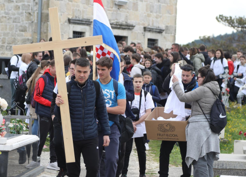 Križni put mladih ŠIbenske biskupije održan pod geslom 'Meni je štit Bog'