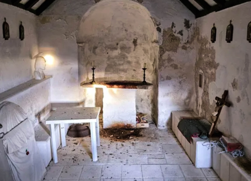 Vandali na Ostrogu provalili u crkvu i roštiljali na oltaru: 'To ni barbarima ne bi palo na pamet'