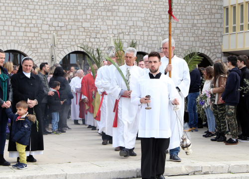 Biskup Rogić predvodit će misu na Cvjetnicu
