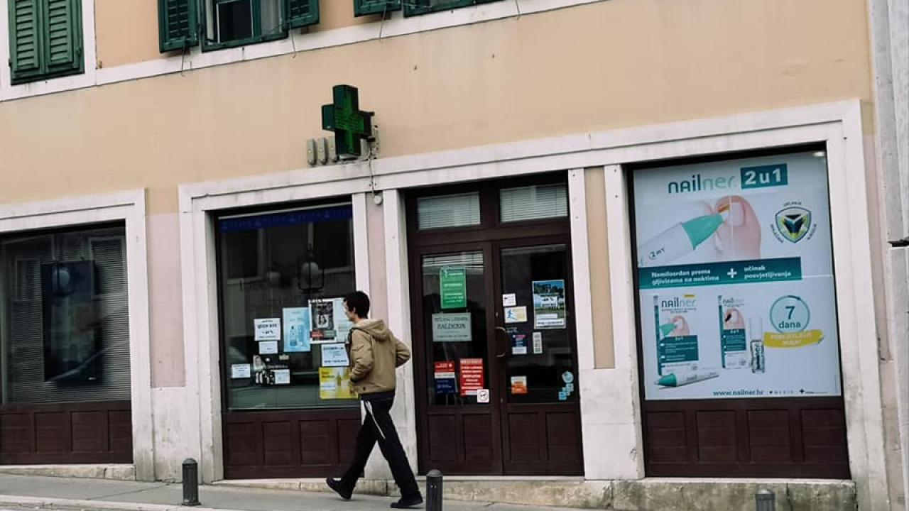 Iz ljekarni se povlače serije poznatog dječjeg lijeka