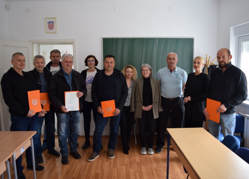 NP Krka: Kao doprinos očuvanju bioraznolikosti, osposobljeno trinaest novih pčelara