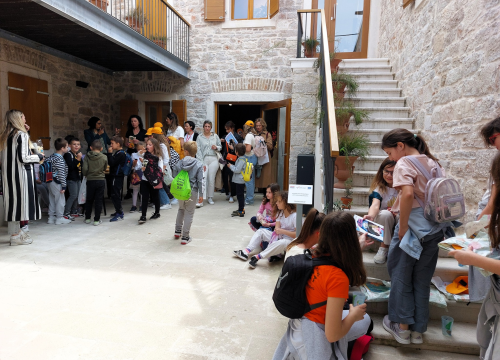 Fotografija 14 - Na Zlarinu otvorena izložba likovnih i literarnih radova s natječaja Mačke