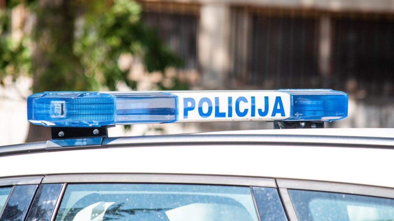 Muškarac napao dvije žene na splitskoj Rivi i pobjegao: Gađao ih bocama