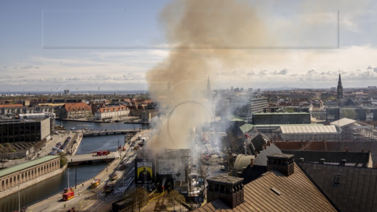 Pod kontrolom požar koji je zahvatio znameniti Børsen u Kopenhagenu