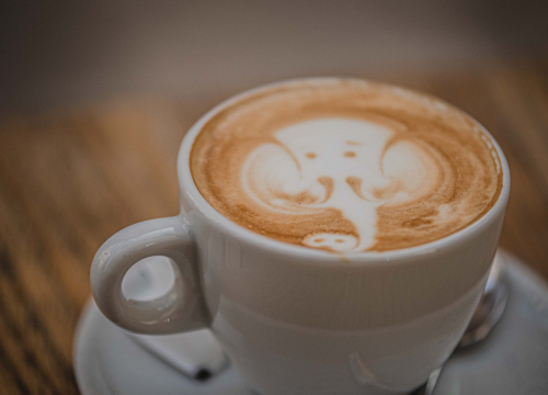 Kardiolog kaže da je od kave jedino gore kava s mlijekom