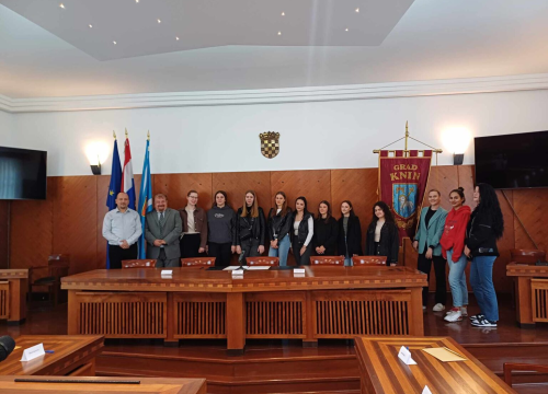 U Kninu potpisani ugovori o dodjeli učeničkih i studentskih stipendija