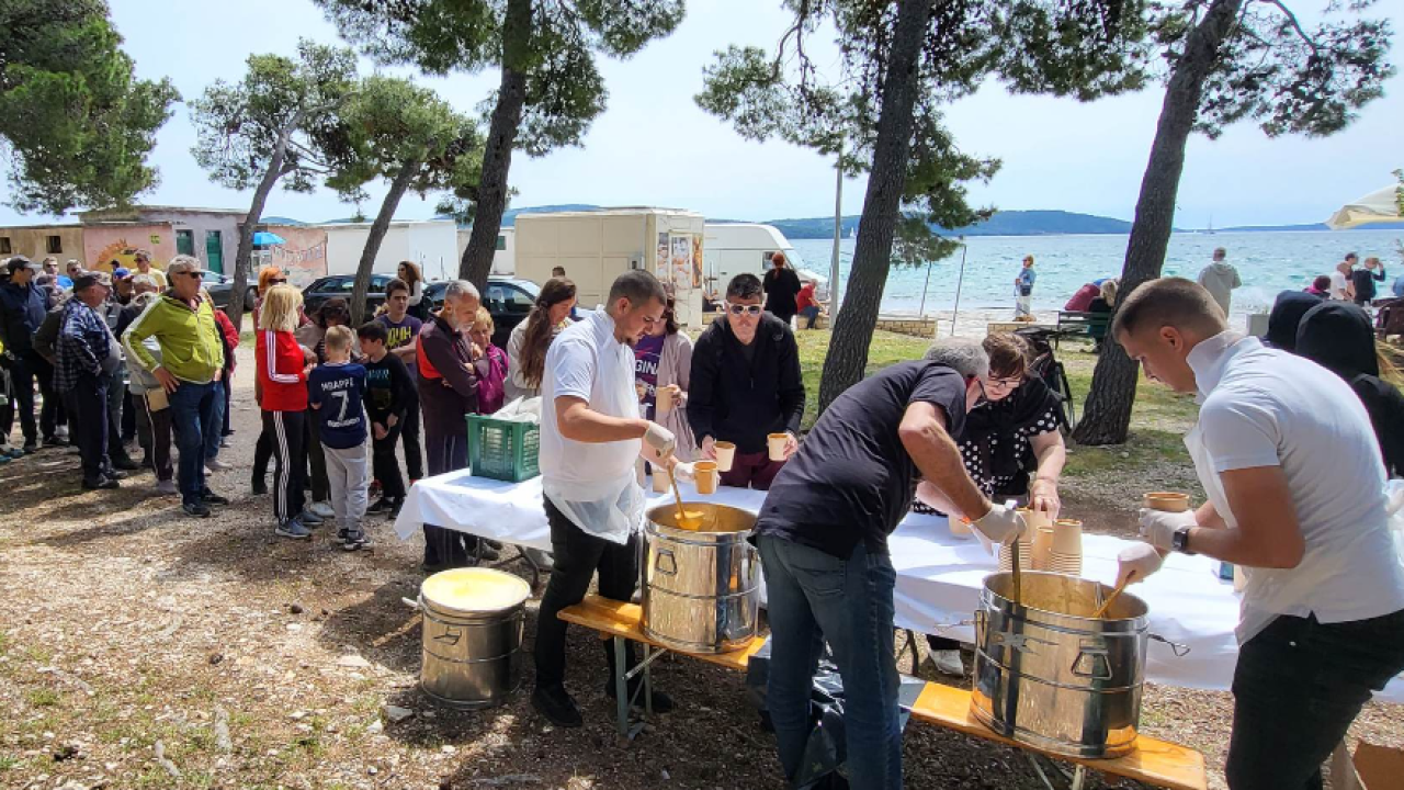 Na Praznik rada tradicionalno druženje uz fažol i grupu Fenix