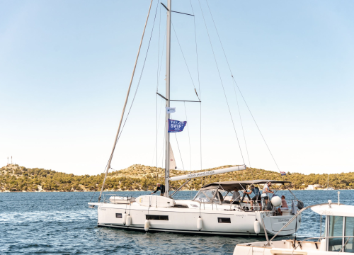 Na jarbolu je zastava Taylor Swift, ali sumnjamo da bi se ona u Šibeniku pojavila bez 40-metarske jahte