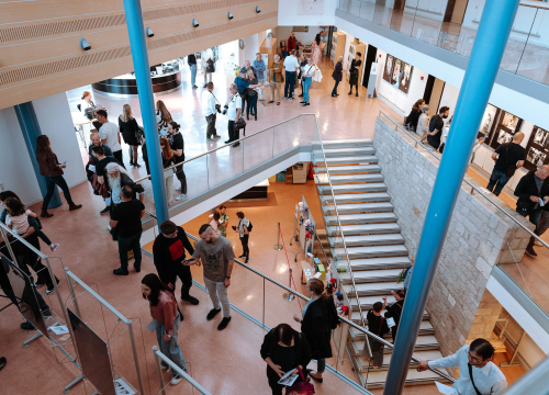 Fotografija 8 - U knjižnici otvorena izložba 'Izađi mala' Sanje Dugandžić