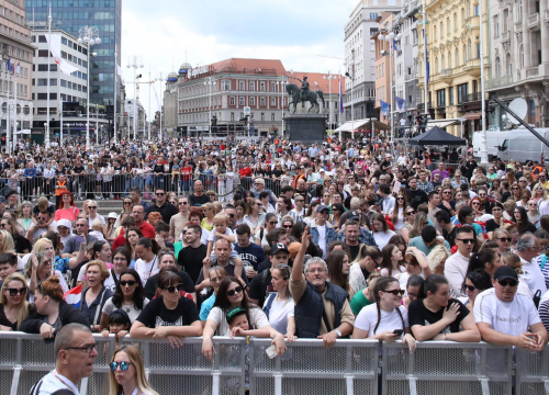 Fotografija 2 - Tisuće ljudi na dočeku 'pobjednika publike': 'Mi smo klinci koji su sve napravili sami'