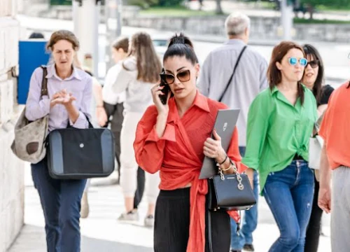 Lijepe dame iz Đira prošetale elegantne komade za svaki dan