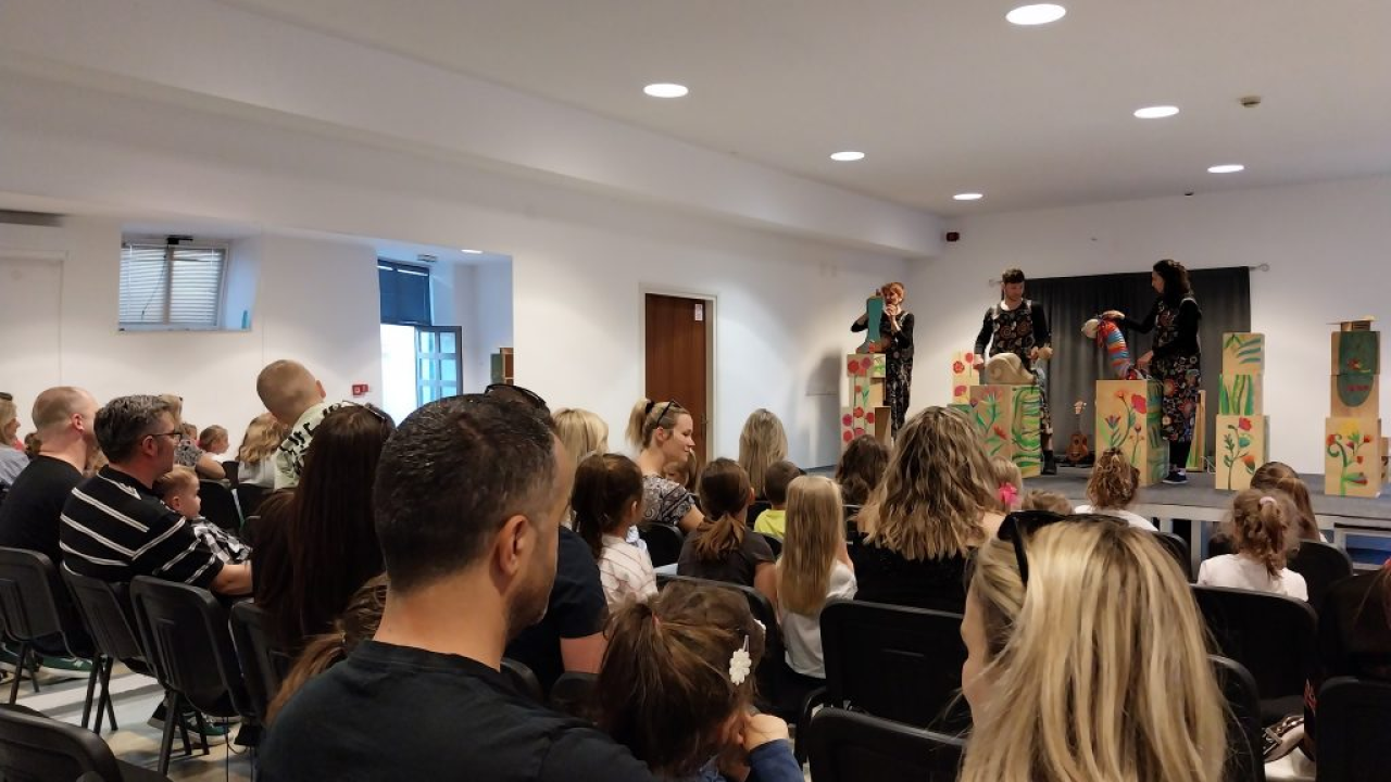 Stonoga Goga oduševila male Kninjane u knjižnici