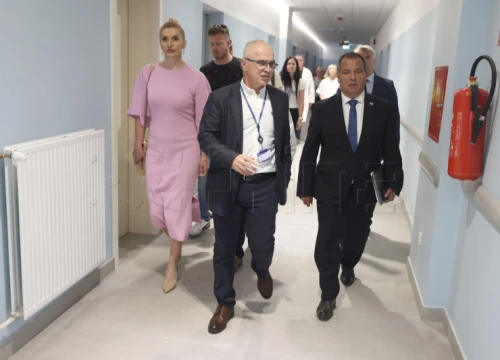 Beroš: 'Radimo sve da se smanje liste čekanja za onkološke bolesnike'