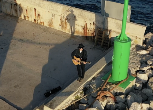 Hrvoje Burazer-Pavešković objavio spot za ‘Nešto’, pjesmu za Splitski festival