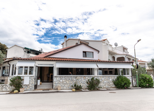 Fotografija 2 - Posjetite Pizzeriju Delfin i uživajte u raznim specijalitetima!