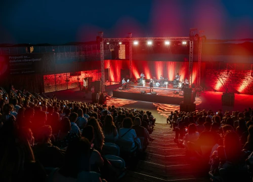 Fotografija 3 - Vanna na sv. Mihovilu otpjevala duet sa Sergejem, ali i s publikom