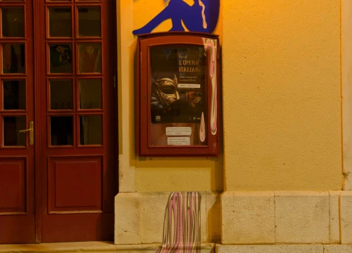 Fotografija 4 - MDF-ov anđeo skinuo krila i odmorio uz sladoled, malo je iskapao po kazalištu