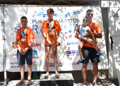 Fotografija 5 - Sport i zabava: Na Plivačkom maratonu u Raslini 235 natjecatelja
