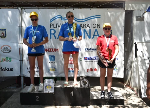 Fotografija 8 - Sport i zabava: Na Plivačkom maratonu u Raslini 235 natjecatelja