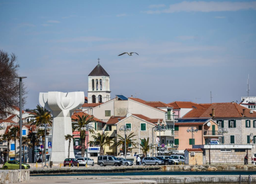 Metti je iz Finske doselila u Vodice, a sada će u knjižnici voditi radionicu kukičanja