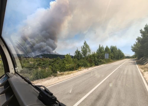 Fotografija 3 - Gori iznad Roškog slapa, požar u zaleđu Skradina i dalje aktivan: Na terenu je 159 vatrogasaca