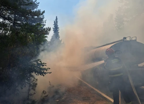 Fotografija 4 - Gori iznad Roškog slapa, požar u zaleđu Skradina i dalje aktivan: Na terenu je 159 vatrogasaca
