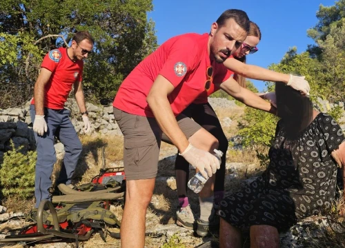 Fotografija 3 - Šibenski HGSS-ovci spasili dementnu staricu u primoštenskom zaleđu
