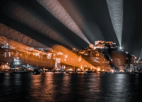 Fotografija 1 - Obavezno večeras prođirajte šibenskom rivom i doživite svjetlosni spektakl