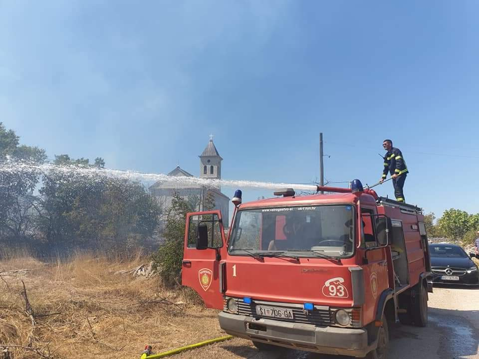 Poziv donatorima: Pomozite DVD-u Kistanje u obnovi opreme stradale u gašenju požara u Ićevu i Bratiškovcima