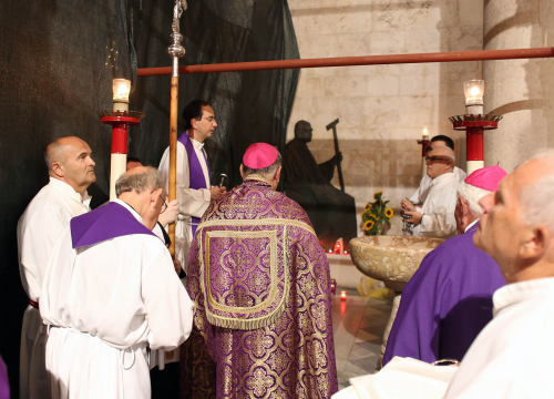 U šibenskoj katedrali misa zadušnica za biskupa Srećka Badurinu