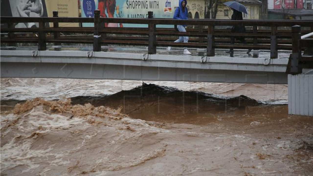 U poplavama na sjeveru Hercegovine poginulo nekoliko ljudi