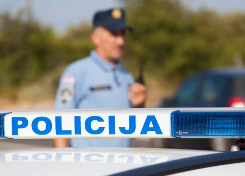 Nepoznati počinitelj u Šibeniku mjesecima koristio tuđi moped, usput ga i oštetio