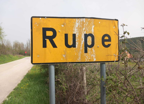 U Rupama zamijenjene stare table koje su nosile tragove iz rata