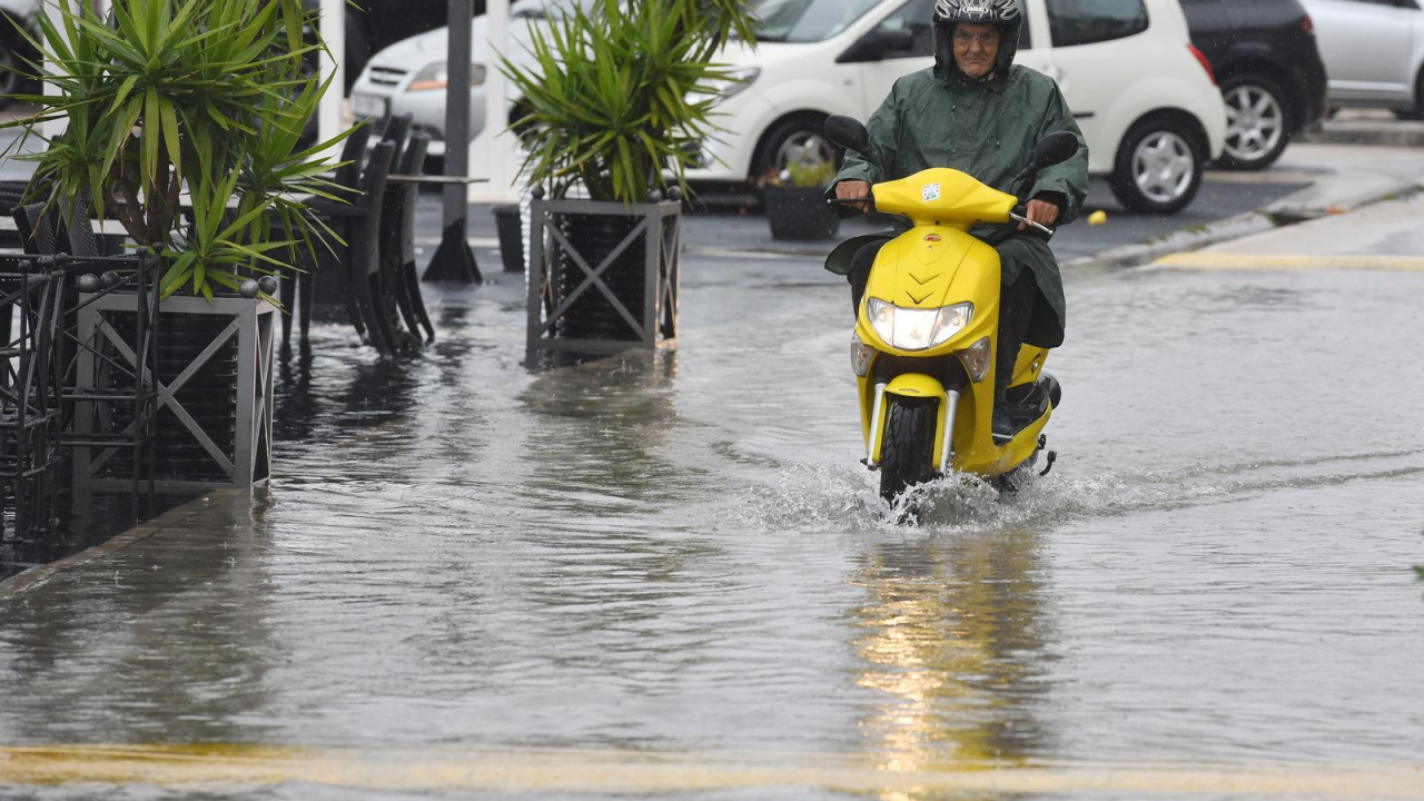 Više ni ne iznenađuje: Kiša ne prestaje padati, Dolac poplavio