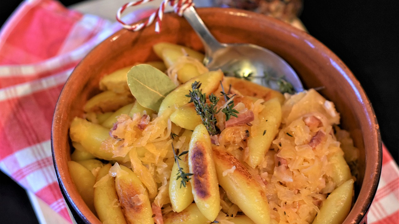 Kiseli kupus idealna je namirnica za zimu, a ima i mnoge zdravstvene prednosti