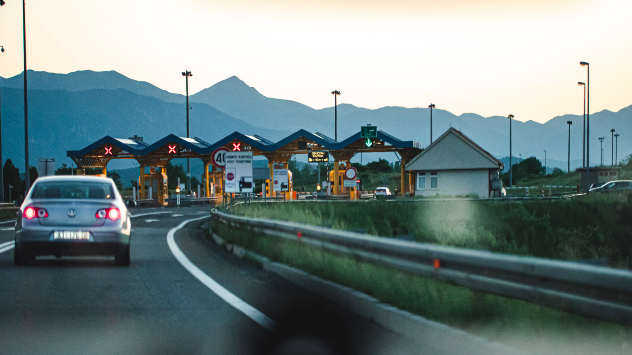 Kolnici mokri i skliski u većem dijelu zemlje