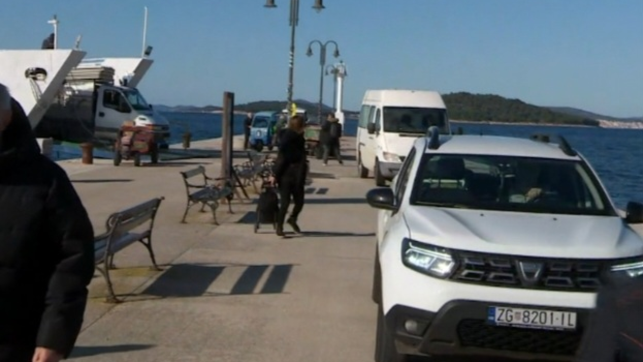 Nakon Kaprijana, evo i Zlarinjana: Prosvjedovali zbog zabrane prometovanja kamiona s dizalicom