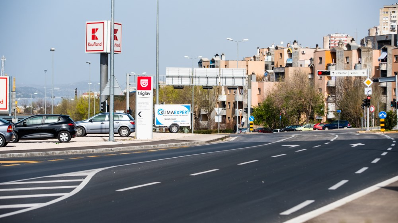 Planirate danas u božićnu kupovinu? Provjerite koje trgovine i centri rade