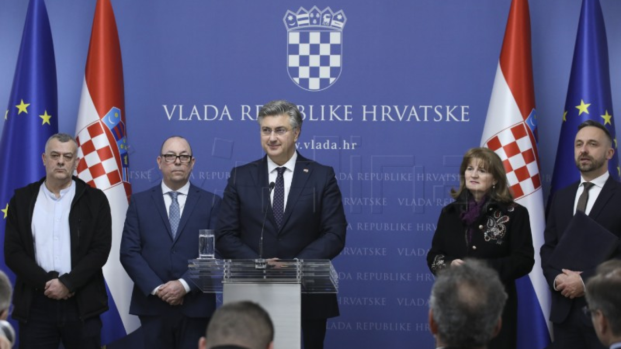 Rastu plaće u državnom i javnom sektoru