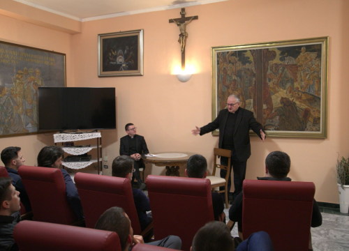 Fotografija 3 - Biskup Rogić posjetio Papinski hrvatski zavod u Rimu