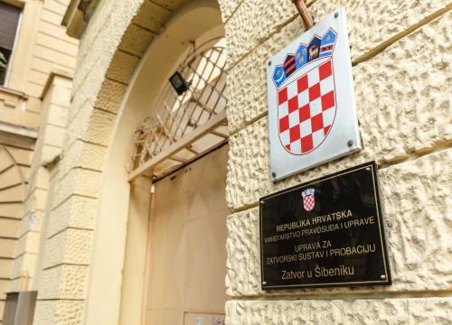 U Ražinama 'lelujao' po cesti i izazvao prometnu. Vozač (51) bio pijan i drogiran