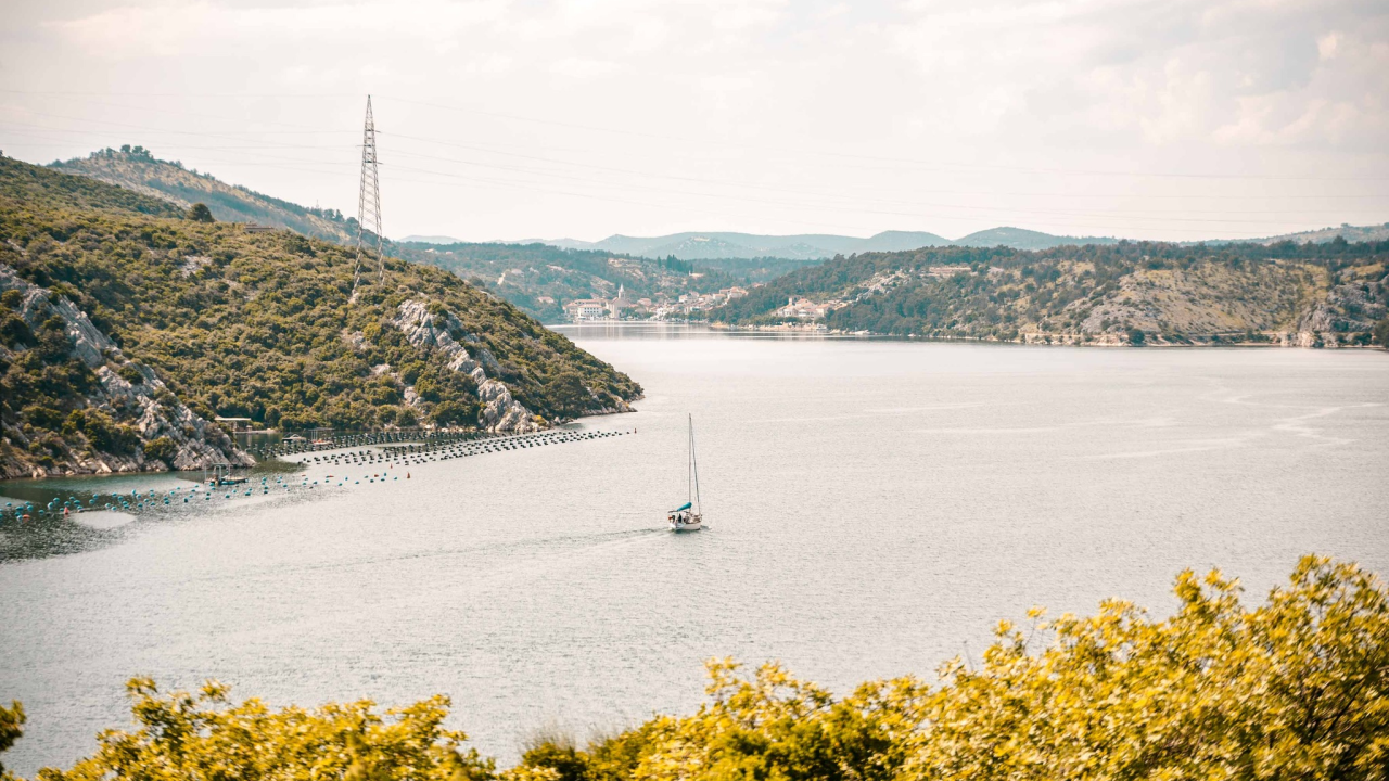 Ronioci Interventne jedinice Šibenik izranjat će sutra zaostale aviobombe na Batiželama