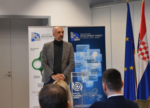 Fotografija 1 - Predstavnicima škola u županiji predstavljeni modeli izvođenja Građanskog odgoja