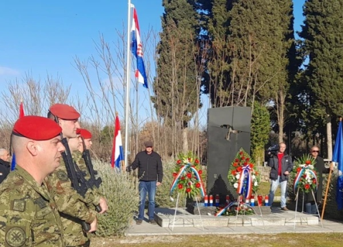 Obilježena 32. obljetnica tragičnog stradanja civila u Mratovu i Oklaju