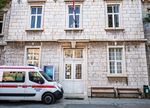 U prometnoj nesreći u centru grada motociklist zadobio teške tjelesne ozljede