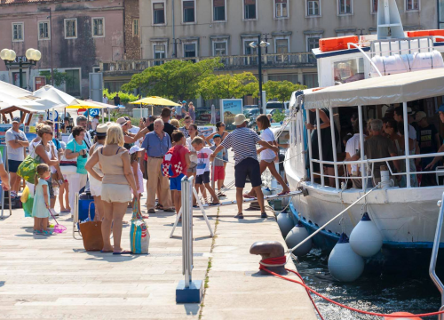 Grad Šibenik poziva građane: Šaljite prijedloge za termine polazaka brodova za Jadriju i Martinsku